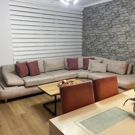 Spacious & Bright In Apartment *