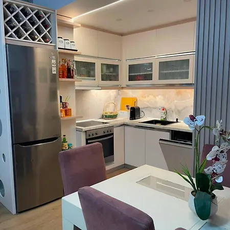 Spacious & Bright In Apartment Sarande